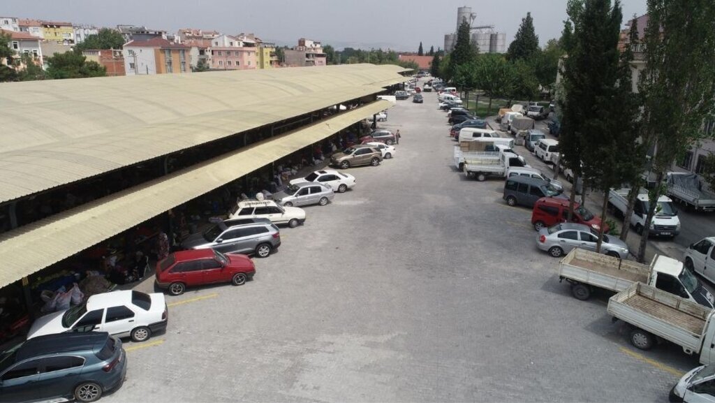 Balıkesir Büyükşehir Belediyesi Gümüşçeşme Kapalı Pazar Yeri’nin Otopark Sorununu Çözdü