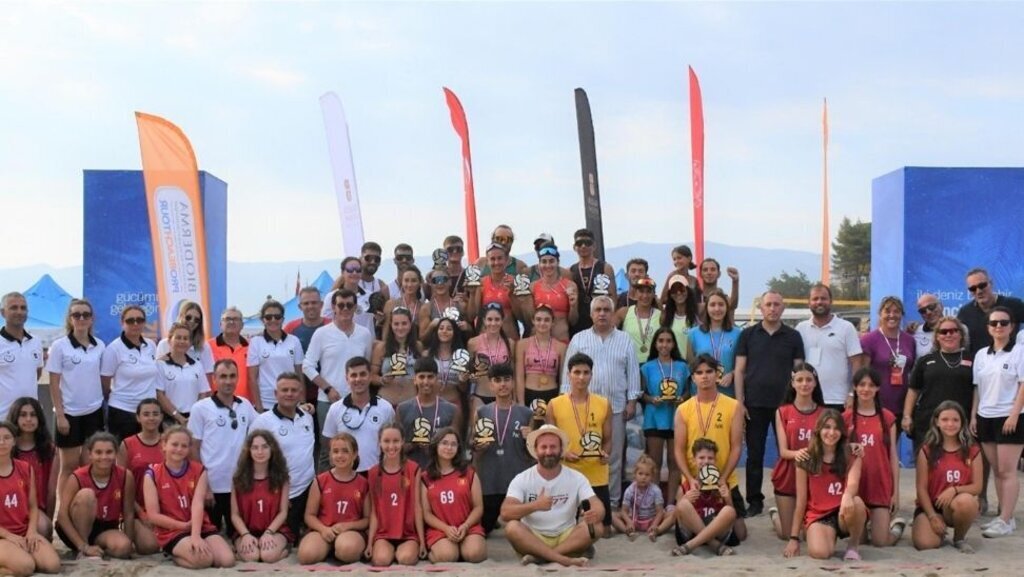Balıkesir Büyükşehir Voleybolda Şampiyon Oldu
