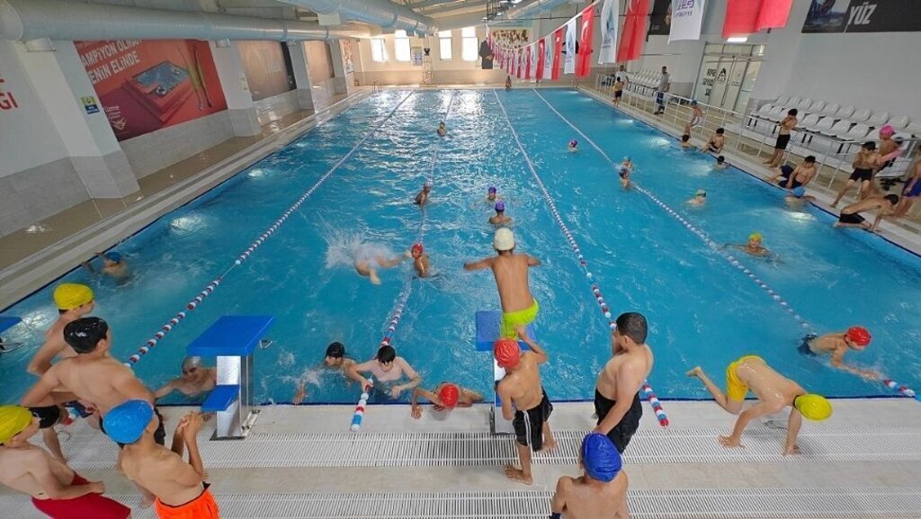 Eyyübiye’de Yüzücüler Yetişiyor