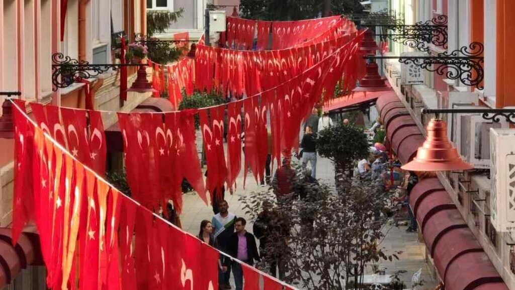 Ordu’da yer gök kırmızı beyaz