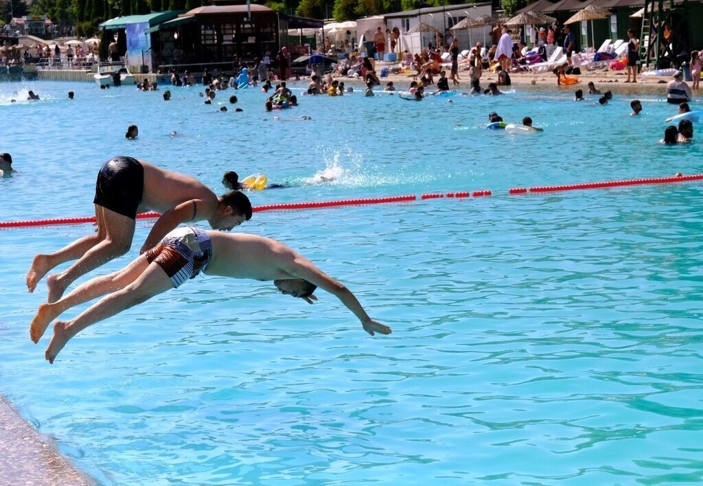 Sıcaktan Bunalanlar Plaja Akın Ettiler