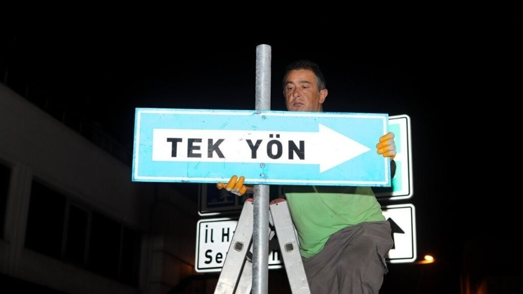 Sakarya Büyükşehir Kent Merkezindeki Trafik Akışını Bu Tabelalarla Kolaylaştırıyor