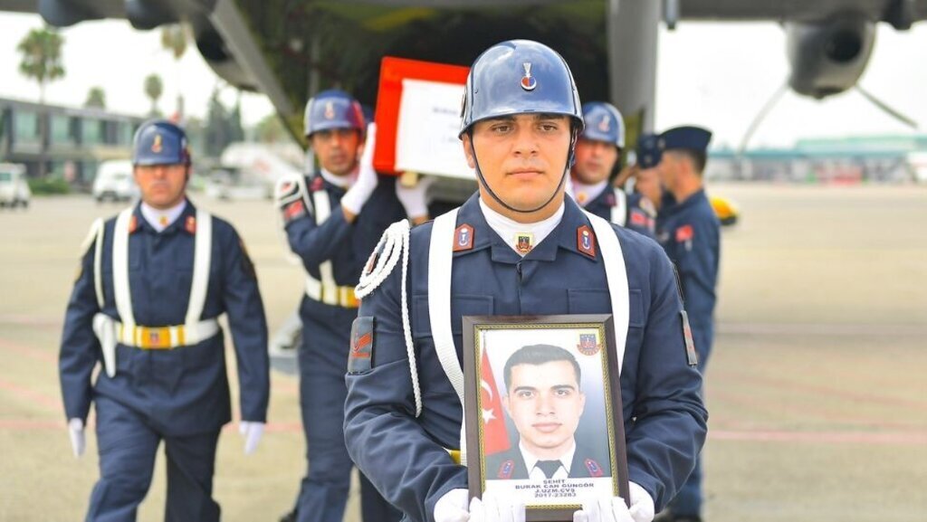 Şehit J. Uzm. Çvş. Burak Can Güngör Son Yolculuğuna Uğurlanıyor