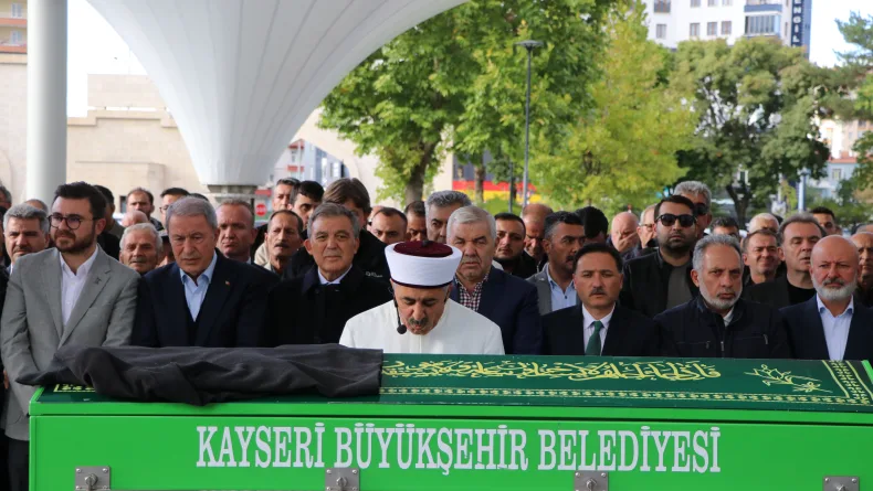 11’inci Cumhurbaşkanı Abdullah Gül, amcasının cenazesine katıldı