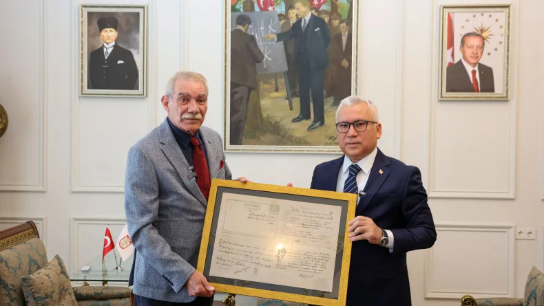 110 yıl sonra ulaşılan belgeler, esir yüzbaşının torununa teslim edildi