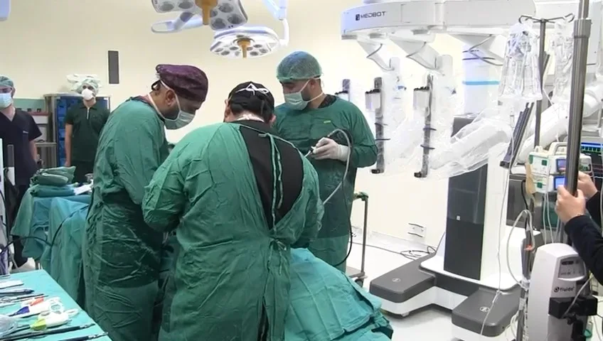 12 yıldır kasık ve karın ağrısı çeken hasta robotik cerrahiyle sağlığına kavuştu