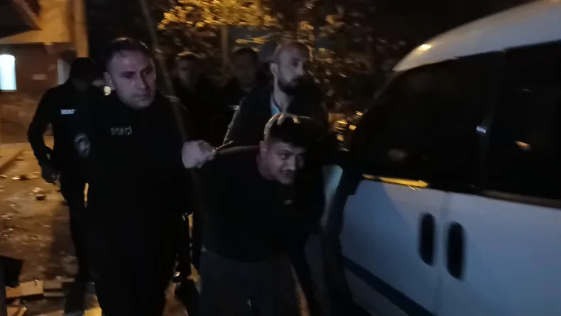 15 yıl 5 ay hapis cezası bulunan firari şüpheliyi yakalamak isteyen polise ateş açıldı