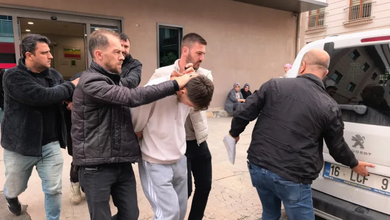 18 yaşındaki Emre'yi öldüren şüpheli: Bir anlık öfkeyle elimdeki bıçağı salladım (3)