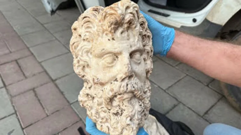 2 bin yıllık Zeus heykel başı ele geçirildi
