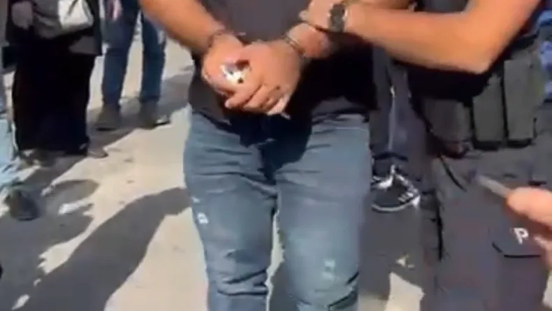 2 kız çocuğunun etek altı görüntülerini çektiği iddia edilen şüpheli, vatandaşlar tarafından yakalandı