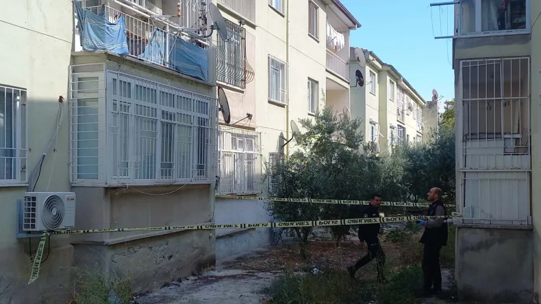2'nci kattaki evinin balkondan düşüp yaralandı