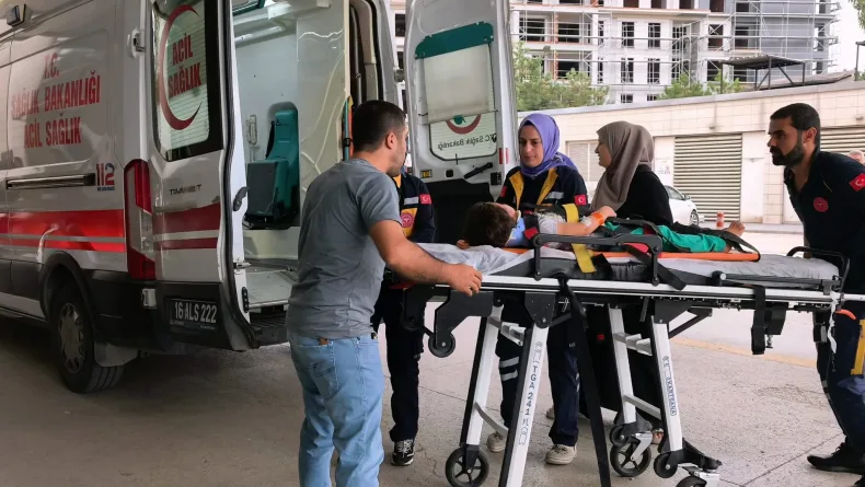 2’nci kattan düşen Hafsanur yaralandı
