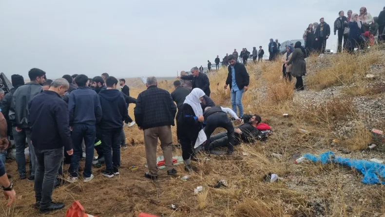 3 aracın karıştığı kazada 12 kişi yaralandı