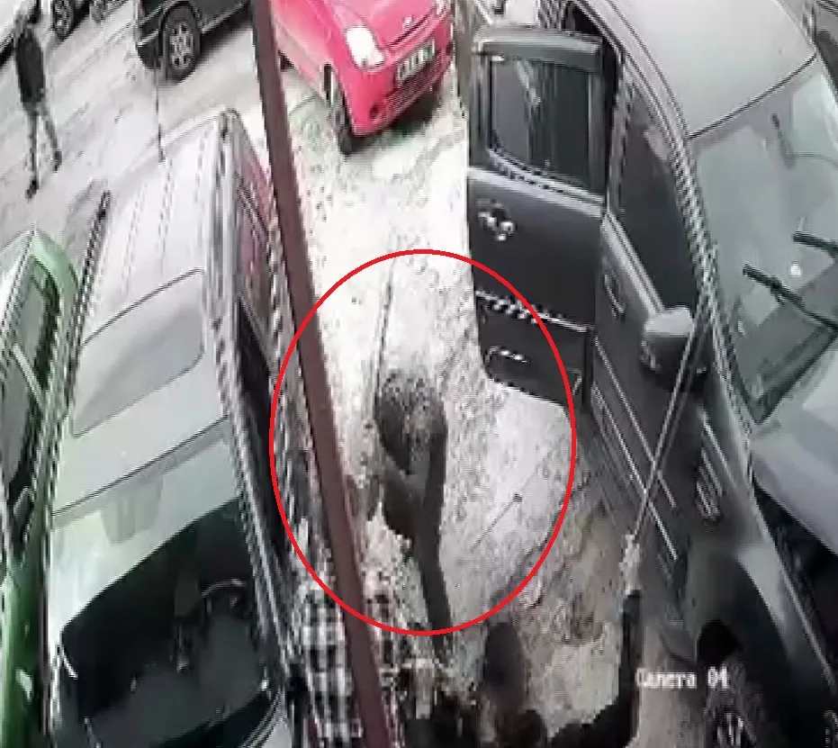 3 kişinin yaralandığı oto tamirhanesindeki silahlı kavga kamerada