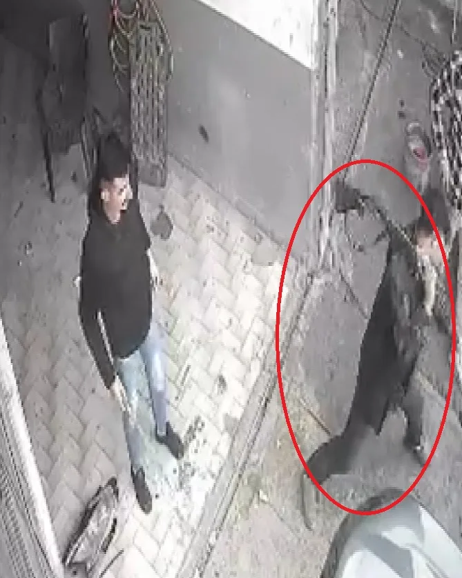 3 kişinin yaralandığı oto tamirhanesindeki silahlı kavga kamerada