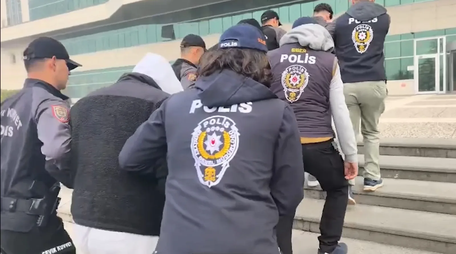 35 ilde siber suç operasyonu: 75 tutuklama