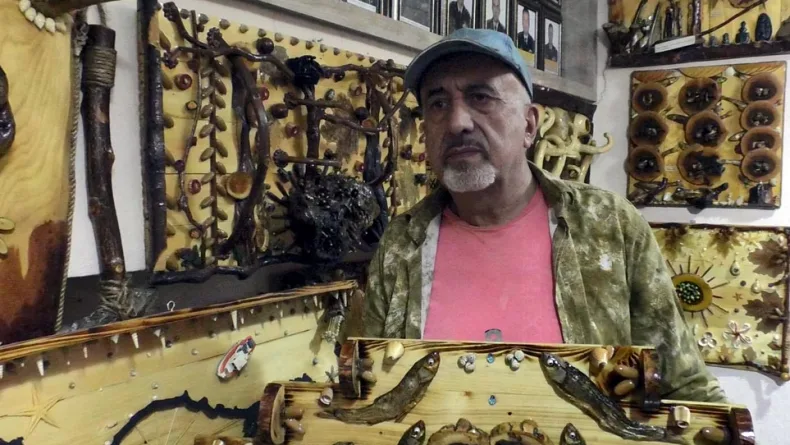 35 yıldır topladığı atıkları sanat eserine dönüştürüyor