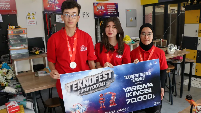 3D yazıcı ile geliştirdikleri robot projesiyle TEKNOFEST’te ikinci oldular