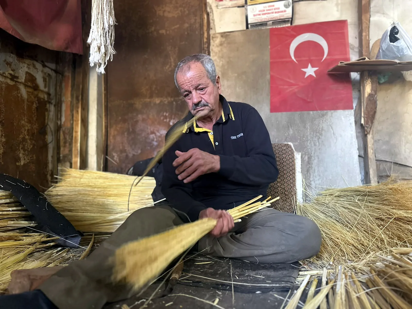 56 yıllık süpürgeci, teknolojiye direniyor