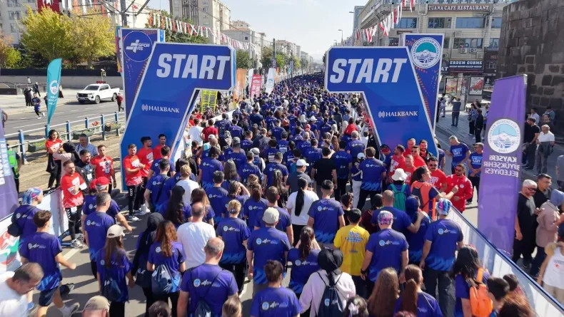6’ncı Uluslararası Kayseri Yarı Maratonu, 10 bin kişinin katılımıyla koşuldu