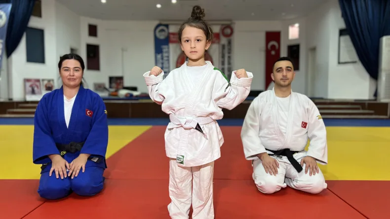 6 yaşındaki Miray sayesinde anne ve babası judoya başladı