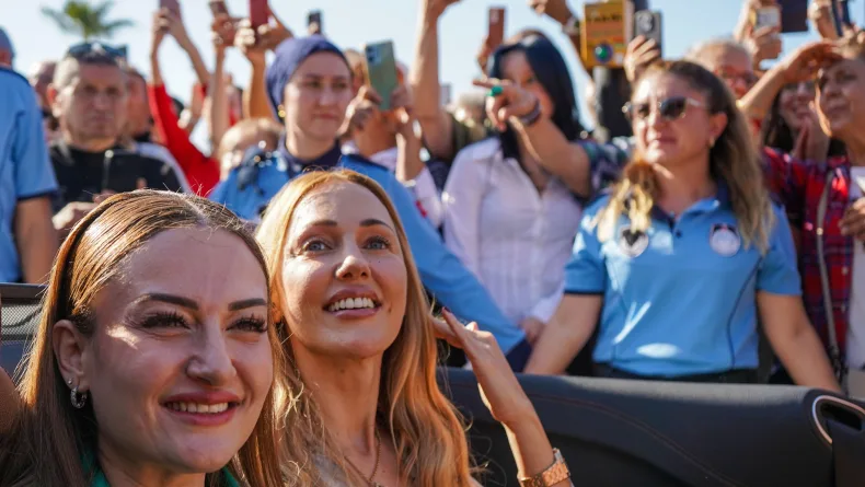 63'üncü Altın Portakal 'Geleneksel Kortej' ile başladı / Ek fotoğraflar