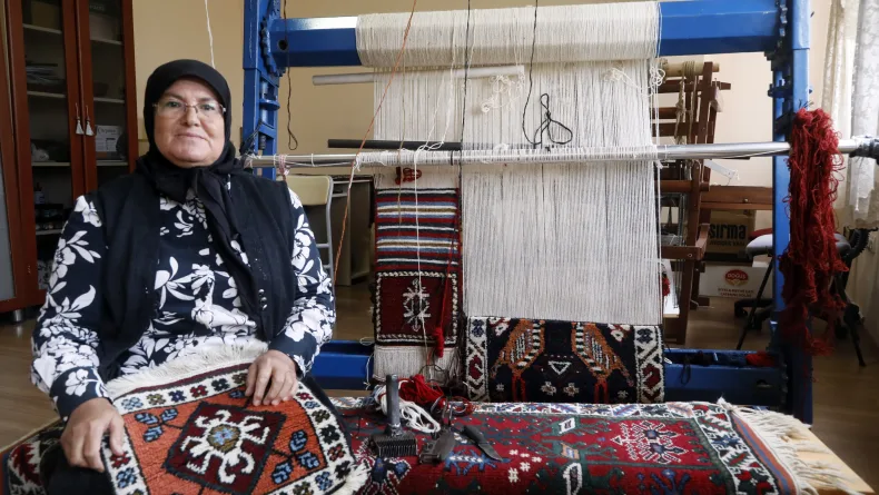 8 yaşında tezgahın başına geçti, 61'inde mirasını geleceğe taşıyor