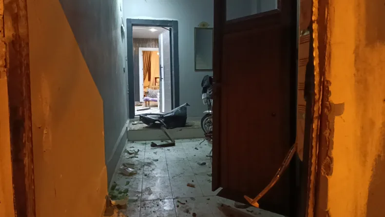 Adana’da bir eve el yapımı patlayıcı atıldı