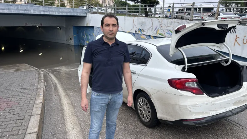 Adana'da sağanak sonrası alt geçidi su bastı; otomobilde mahsur kaldılar