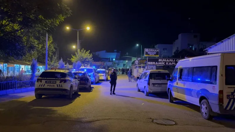 Adıyaman’da bıçaklı kavga kamerada: 1 yaralı