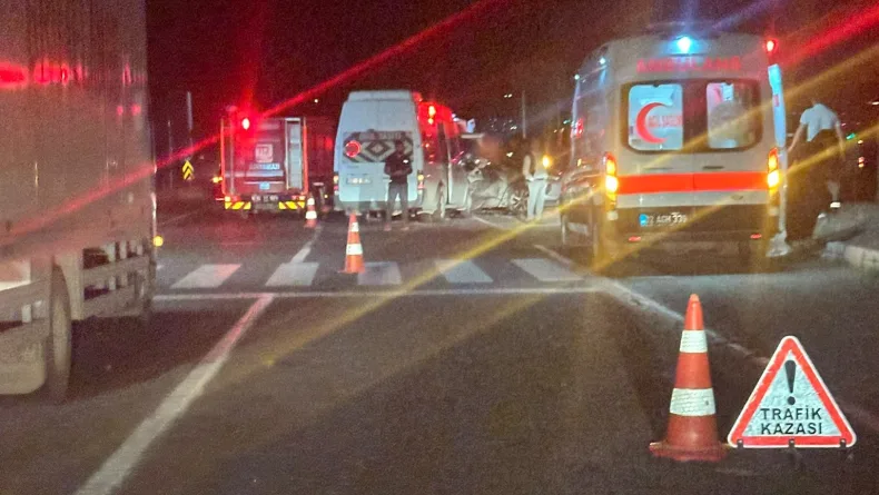 Adıyaman’da otomobil ile minibüs çarpıştı; 15 yaralı