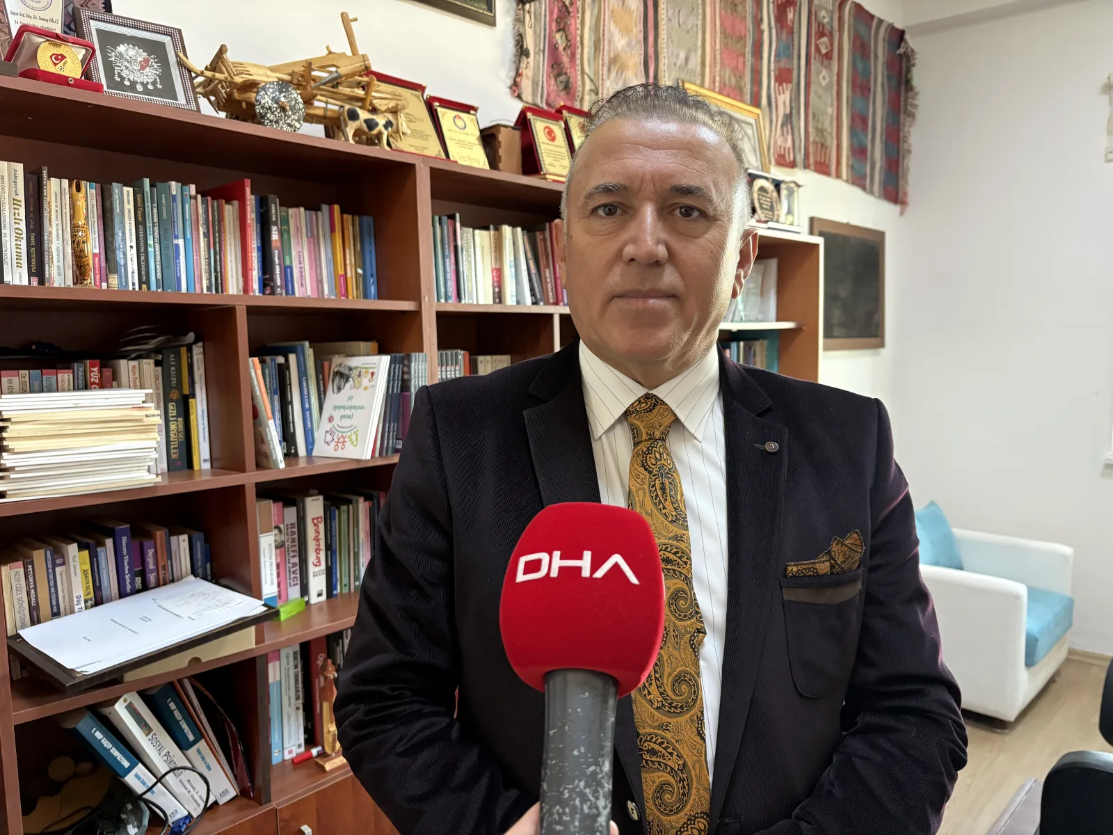 Aile içinde 'phubbing' tehlikesi; telefon insanlar arasındaki göz göze iletişimi bölüyor