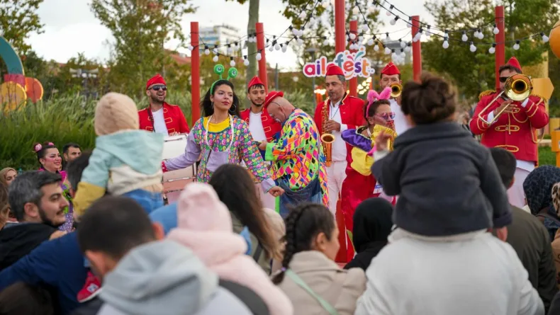 AileFest’e yoğun ilgi: On binlerce kişi Rami Kütüphanesi’nde buluştu