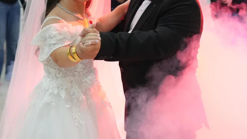 Akondroplazi hastası çift, dünyaevine girdi