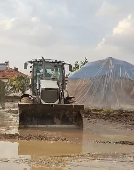 Aksaray’da etkili olan sağanak, su baskınlarına neden oldu
