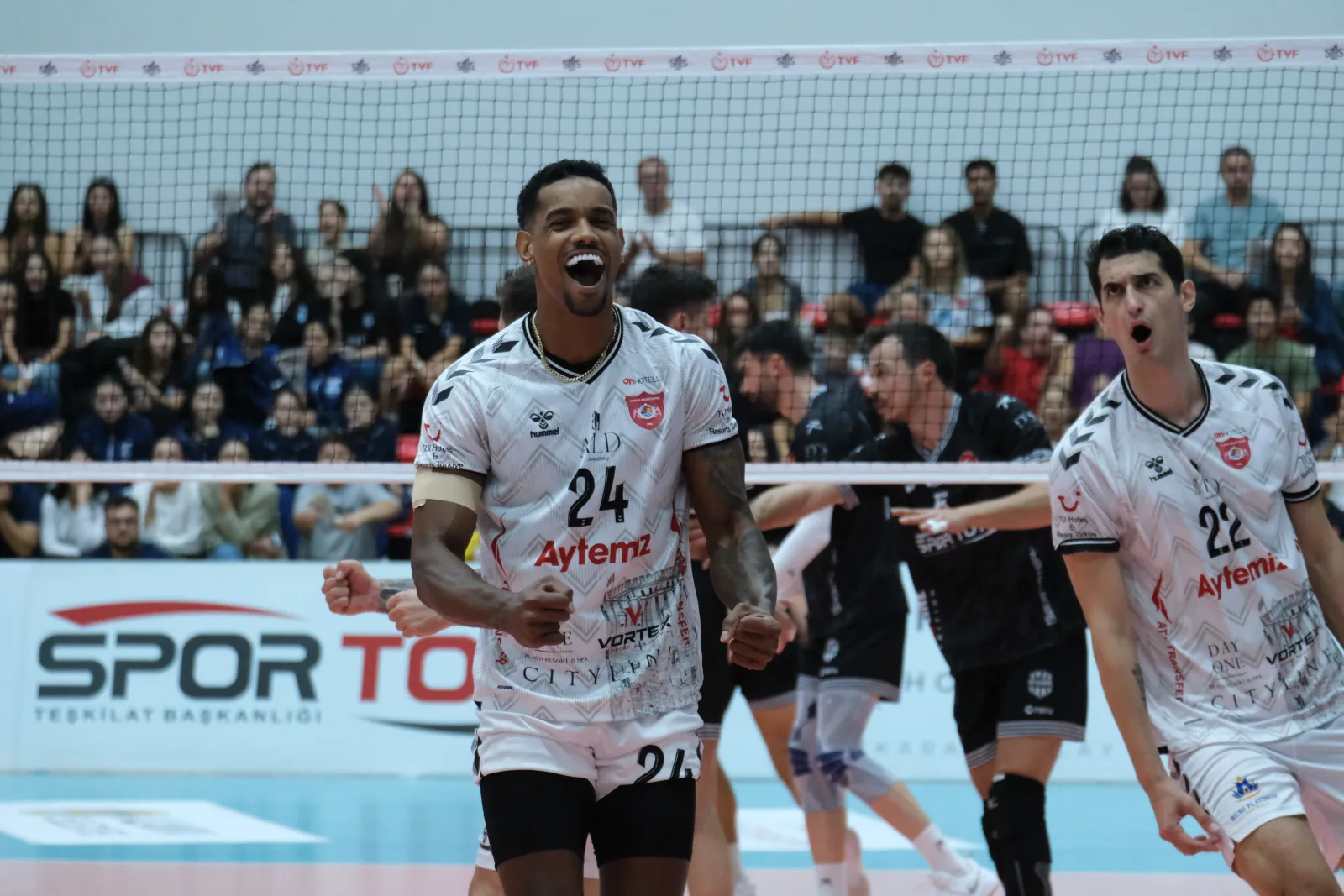 Alanya Belediyespor- İstanbul Gençlik Spor: 3-0