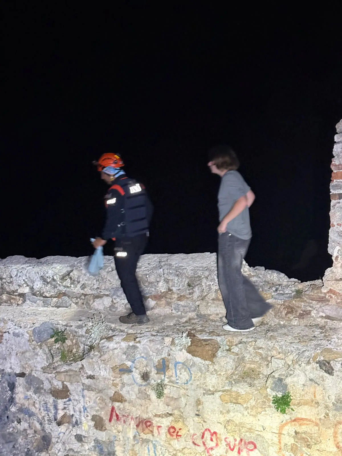 Alanya Kalesi'nde mahsur kalan 3 Rus turist kurtarıldı