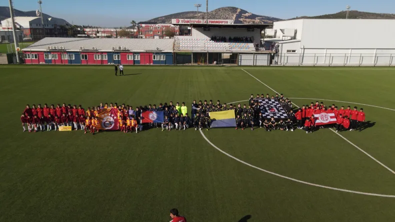 Altınordu tesisleriyle futbola hizmet veriyor