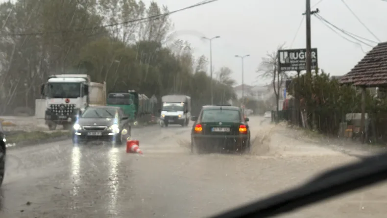 Amasra'da fırtına; dalga boyu 2 metreye ulaştı (2)