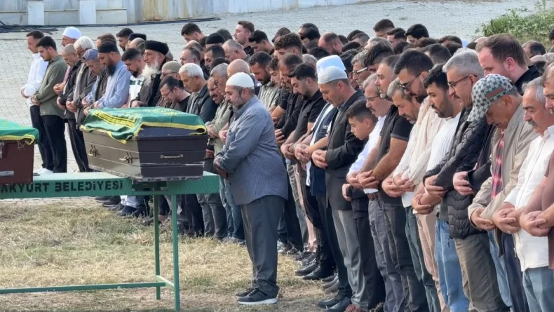 Ankara'da 3 kişiyi öldüren şüpheli, polisi görünce intihar etti (2)