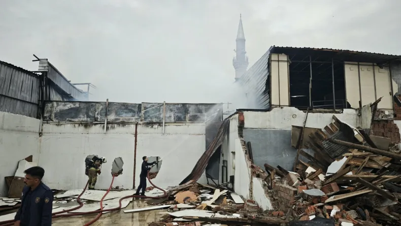 Ankara'da çıkan yangında iki mobilya dükkanı kullanılamaz hale geldi