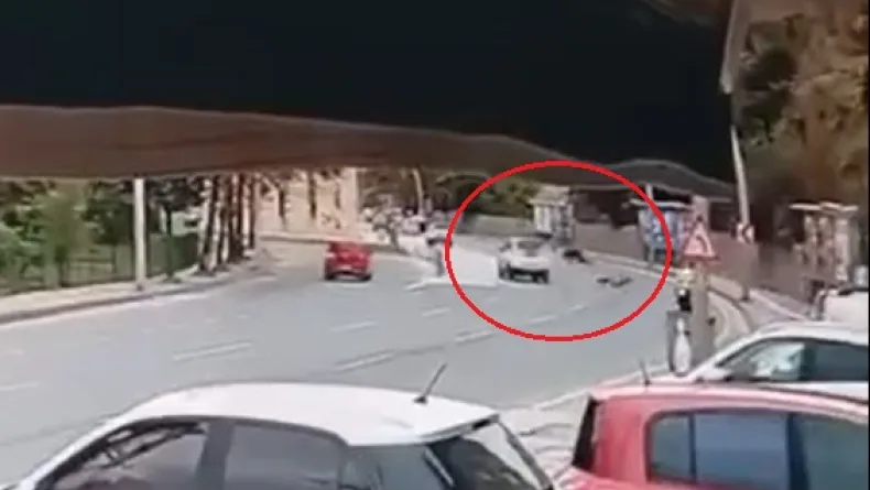 Ankara'da elektrikli bisiklet ile otomobilin çarpıştığı kaza anı kamerada