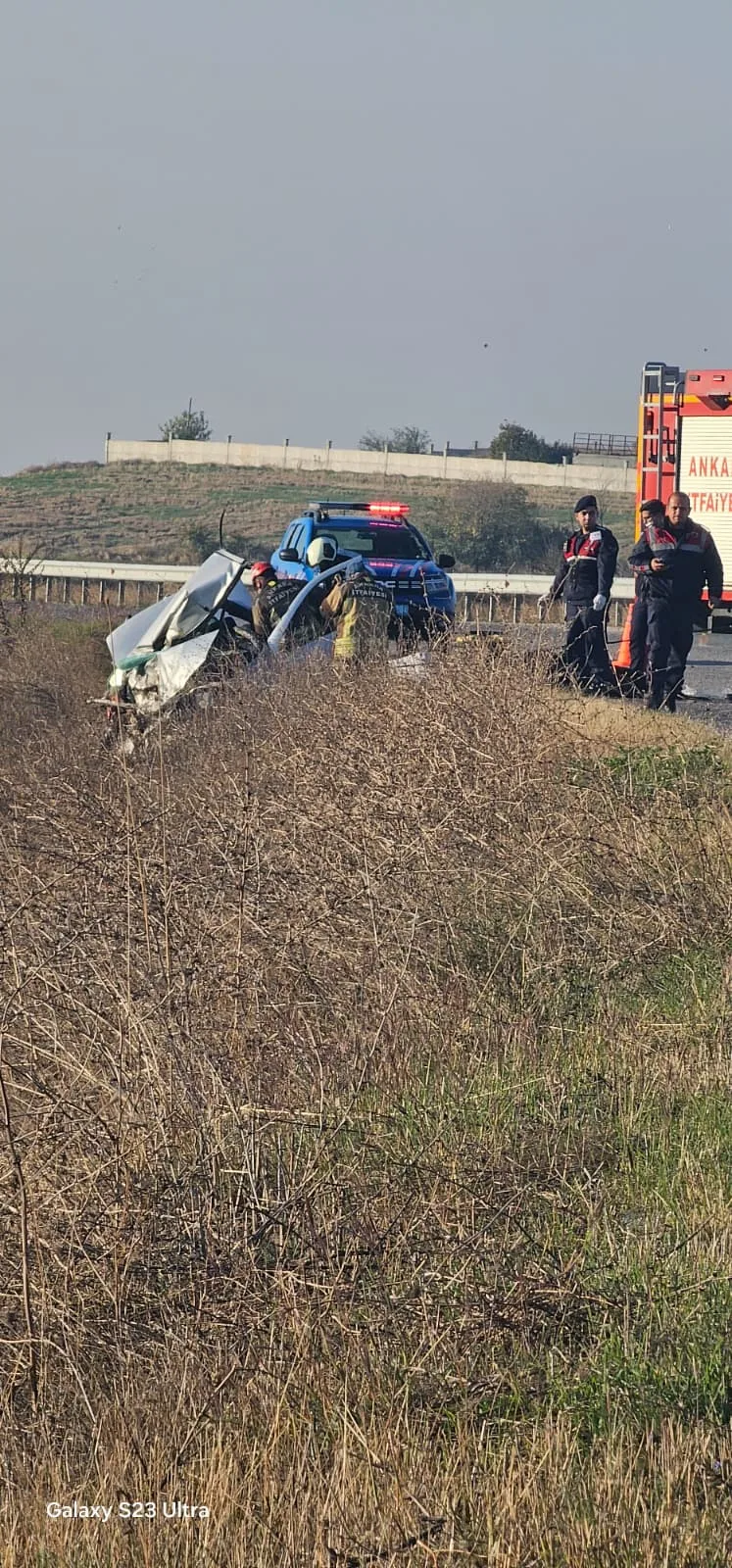 Ankara'da iki otomobil çarpıştı: 3 ölü, 4 yaralı