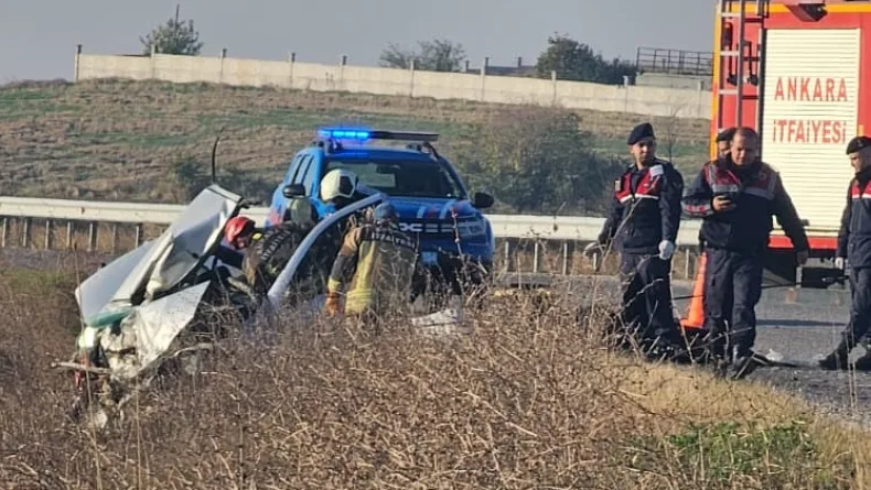 Ankara'da iki otomobil çarpıştı: 3 ölü, 4 yaralı