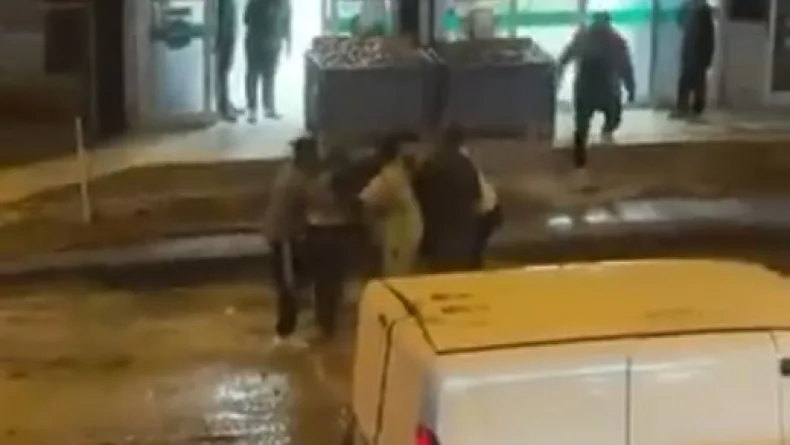 Ankara'da kaldırım işçileri arasındaki kavga kamerada