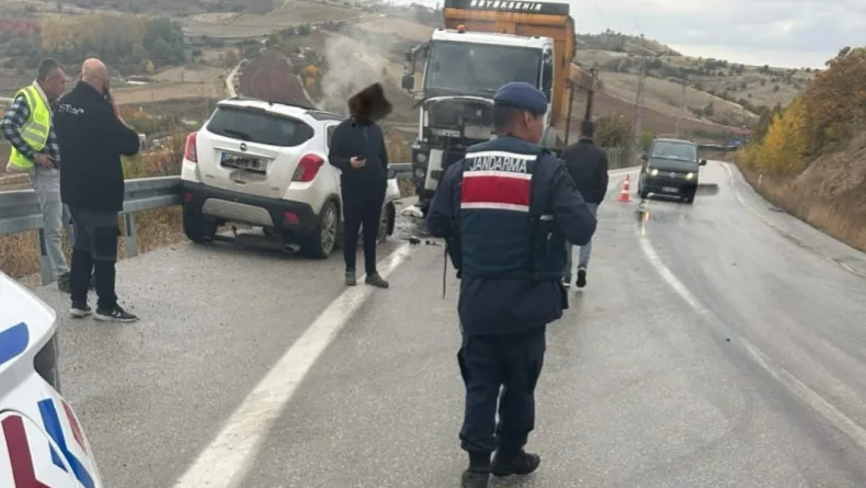 Ankara'da otomobil ile hafriyat kamyonu çarpıştı: 1 ölü