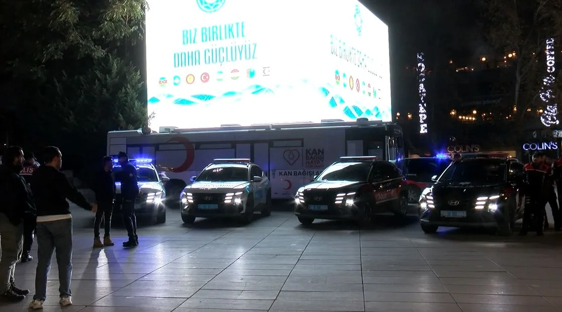 Ankara'da TDT 13. Devlet ve Hükümet Başkanları Zirvesi kapsamında asayiş ve trafik denetimi yapıldı