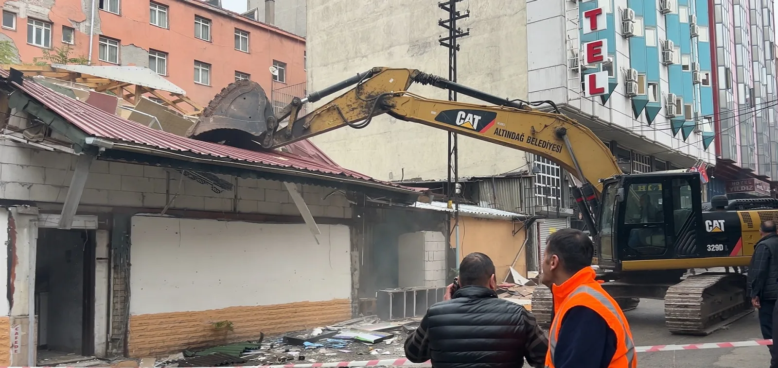 Ankara Ulus'ta eğlence mekanı ile 2 büfenin yıkımı yapıldı