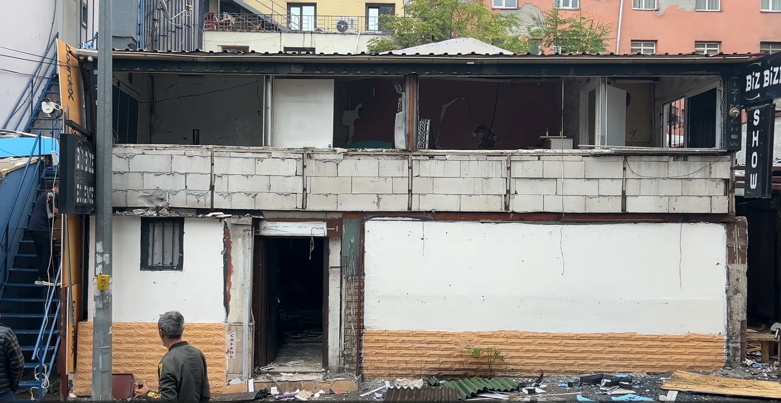 Ankara Ulus'ta eğlence mekanı ile 2 büfenin yıkımı yapıldı