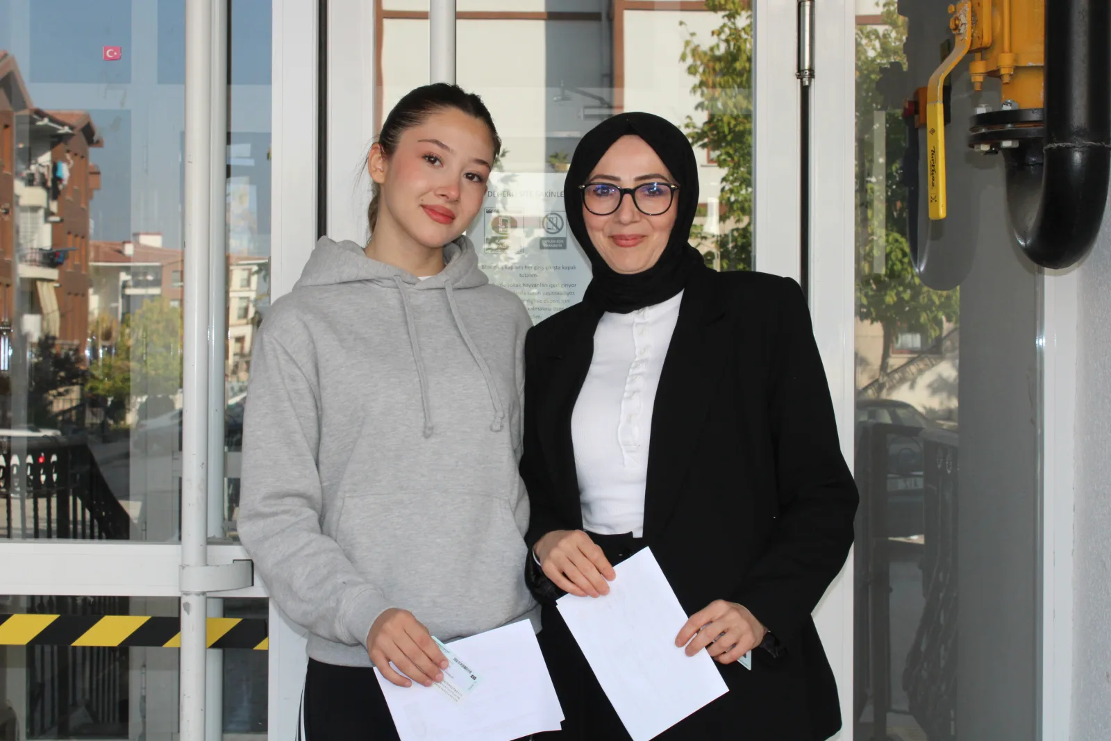 Anne ve kızı, aynı okulda KPSS'ye girdi